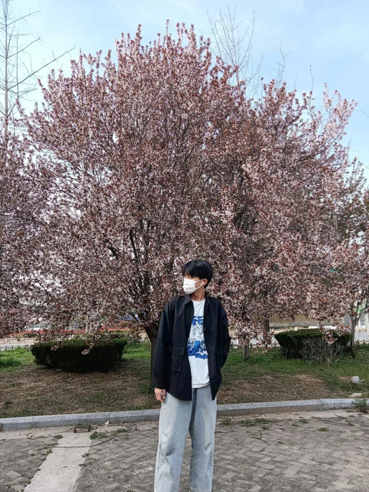 邱子昊-江苏省·徐州市·邳州市-快手-网拍模特       身高:178     体重：63       接单不满意可以重拍，绝对高质量