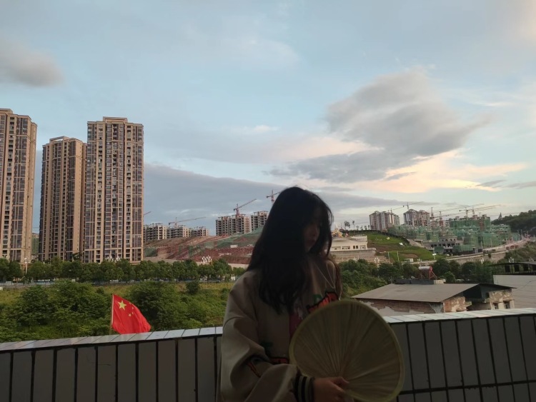 富江.-重庆市·重庆市·渝北区-快手-接寄拍 喜欢拍照 3天内出成品 身高168 体重98可以接一些衣服裤子裙子鞋子这些