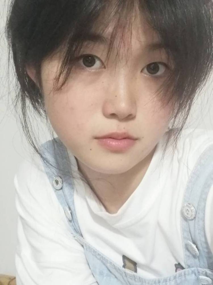 秋生泛日落-江西省·九江市·德安县--我是一名学生，希望商家能看到并和我合作，我脾气好，有事好商量，认真负责，能积极配合商家的要求。
身高162cm
体重43公斤
能拍照，能修图
接服装  饰品  鞋袜单
拼多多，淘宝都可