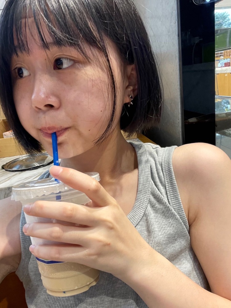 白色气泡-江西省·九江市·瑞昌市-某红薯 b站-想接一些裙子饰品的单，没有尝试过接拍，所以是第一次尝试，希望可以遇见真诚的朋友呜呜，俺来试试水