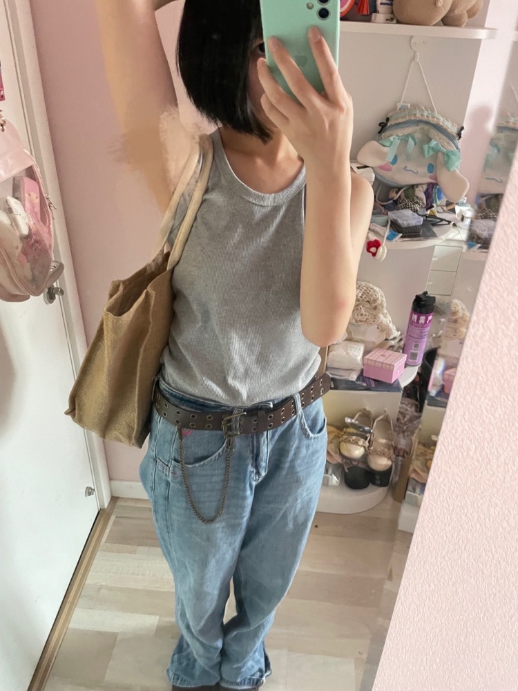 白色气泡-江西省·九江市·瑞昌市-某红薯 b站-想接一些裙子饰品的单，没有尝试过接拍，所以是第一次尝试，希望可以遇见真诚的朋友呜呜，俺来试试水