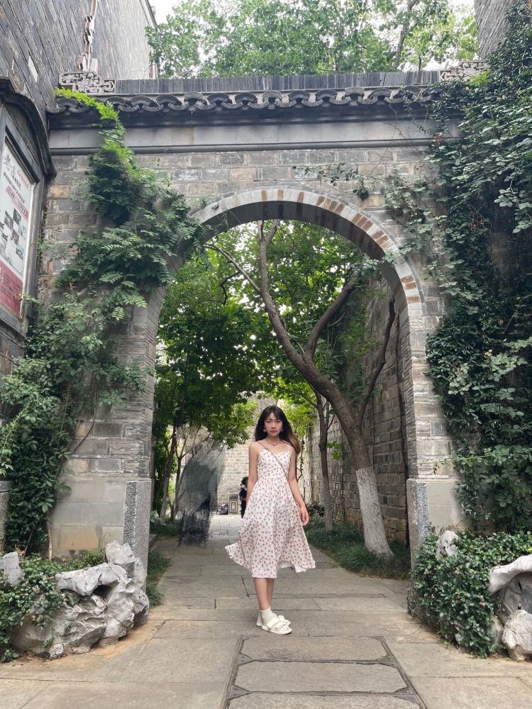 草莓牛奶小芙-新疆维吾尔自治区·昌吉回族自治州·昌吉市--接淘宝买家秀种草带货短视频带货 抖音快手都有账号会拍照会批图 愿意协商 风格多样可甜可酷 希望有机会