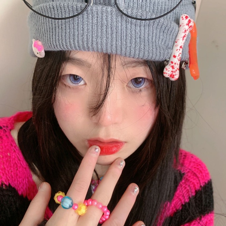 小樱-四川省·南充市·顺庆区-抖音 快手 某红薯-艺名:小樱
喜欢拍照
爱探店打卡
爱穿搭
接寄拍
身高163 体重56kg
素人一个 努力做到最好