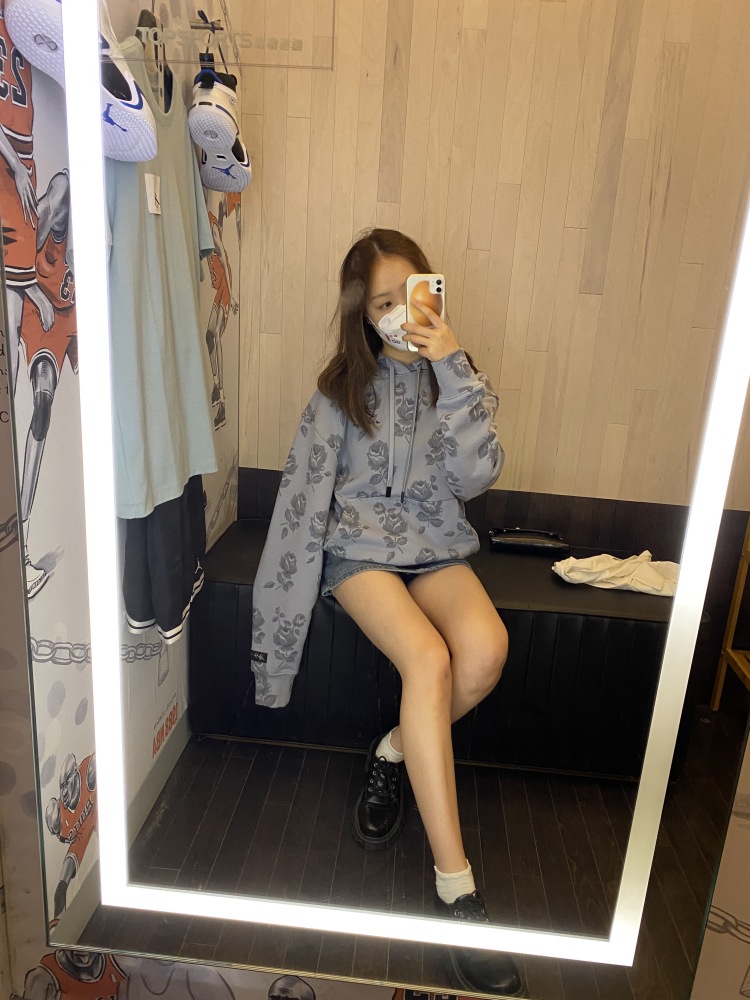 KIKI-陕西省·西安市·长安区-某红薯-擅长拍照,修图,爱好穿搭。身高:165,体重:46kg。接单寄拍、穿搭、饰品、探店、种草、买家秀。