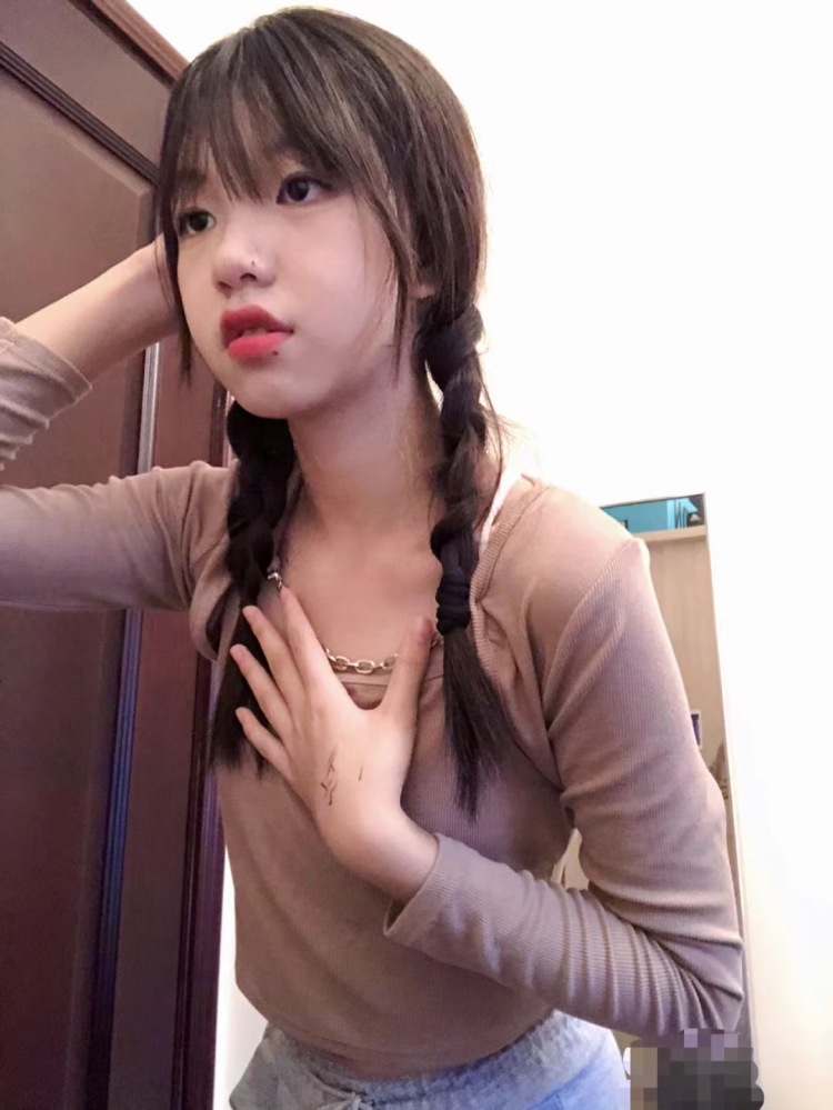 mm-广东省·东莞市·凤岗镇--这是我的第一个网红湾通告,感谢网红湾给我的机会~各位商家看看我~希望和你们合作~
接寄拍 淘宝买家秀(衣服包包饰品都可以)身高163体重95,热爱穿搭,拍照,会化妆p图,可p到满意哦
年龄:15
身高