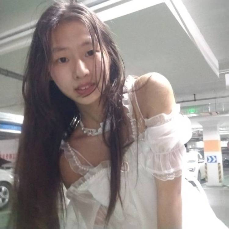 安.-江西省·新余市·渝水区--风格多变可尝试 160/44,寄拍送拍都可以,同城也可约拍当摄影模特,价格协商,一些小饰品也是可以的
