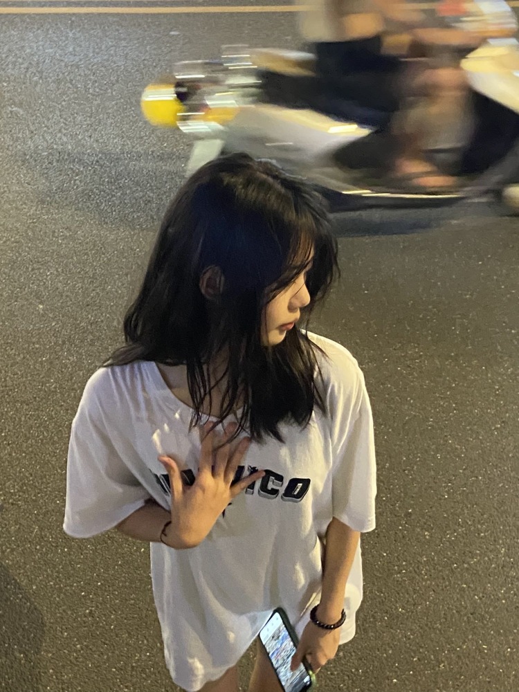 爱是形容词.-江西省·新余市·渝水区-抖音-接寄拍、说拍模特
身高172厘米 体重94斤可接一些高个子穿搭的
风格不定、拍照还行
