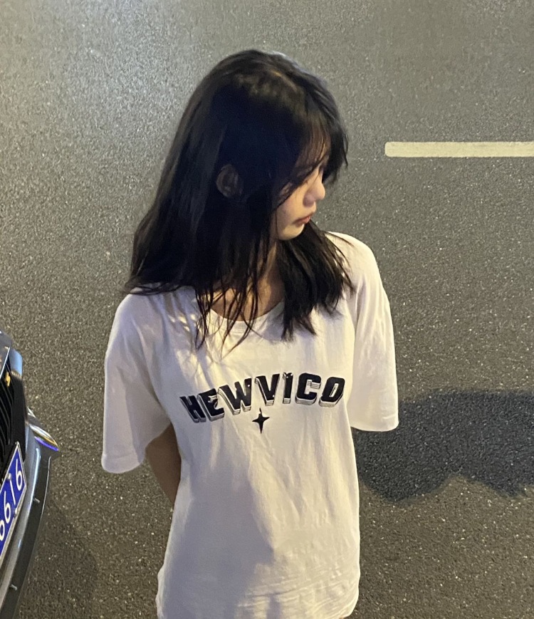 爱是形容词.-江西省·新余市·渝水区-抖音-接寄拍、说拍模特
身高172厘米 体重94斤可接一些高个子穿搭的
风格不定、拍照还行