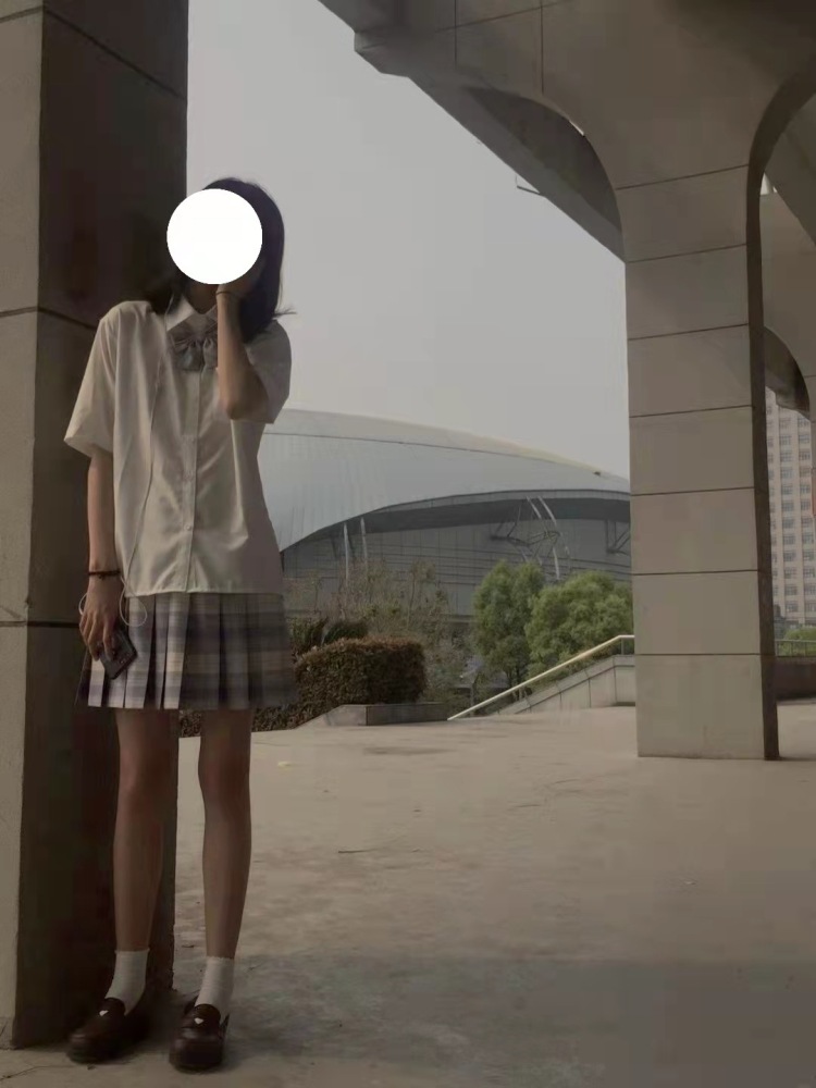 爱是形容词.-江西省·新余市·渝水区-抖音-接寄拍、说拍模特
身高172厘米 体重94斤可接一些高个子穿搭的
风格不定、拍照还行