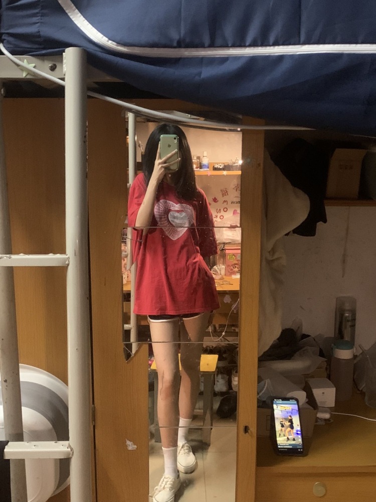 爱是形容词.-江西省·新余市·渝水区-抖音-接寄拍、说拍模特
身高172厘米 体重94斤可接一些高个子穿搭的
风格不定、拍照还行