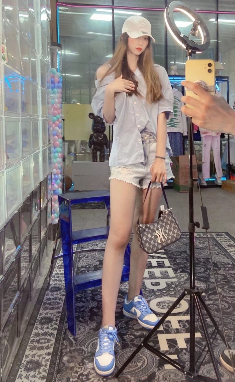 啊玲玲-江西省·南昌市·进贤县--当过实体店服装模特拍摄,接寄拍(服装,饰品,发饰,鞋子等),会拍摄会P图出图快