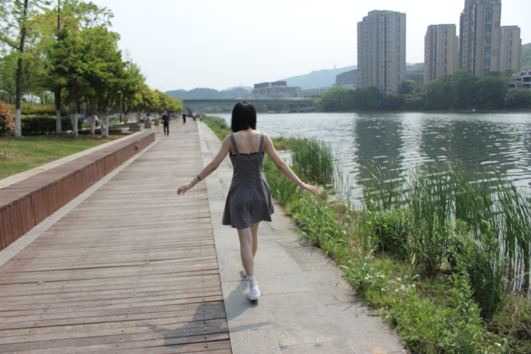 没有网名-湖南省·长沙市·岳麓区--各位老板，我来接寄拍啦，产品不限！
腿长、小胸妹子。160/88
不接约拍sf，口嗨勿扰，骗照片的请划走。