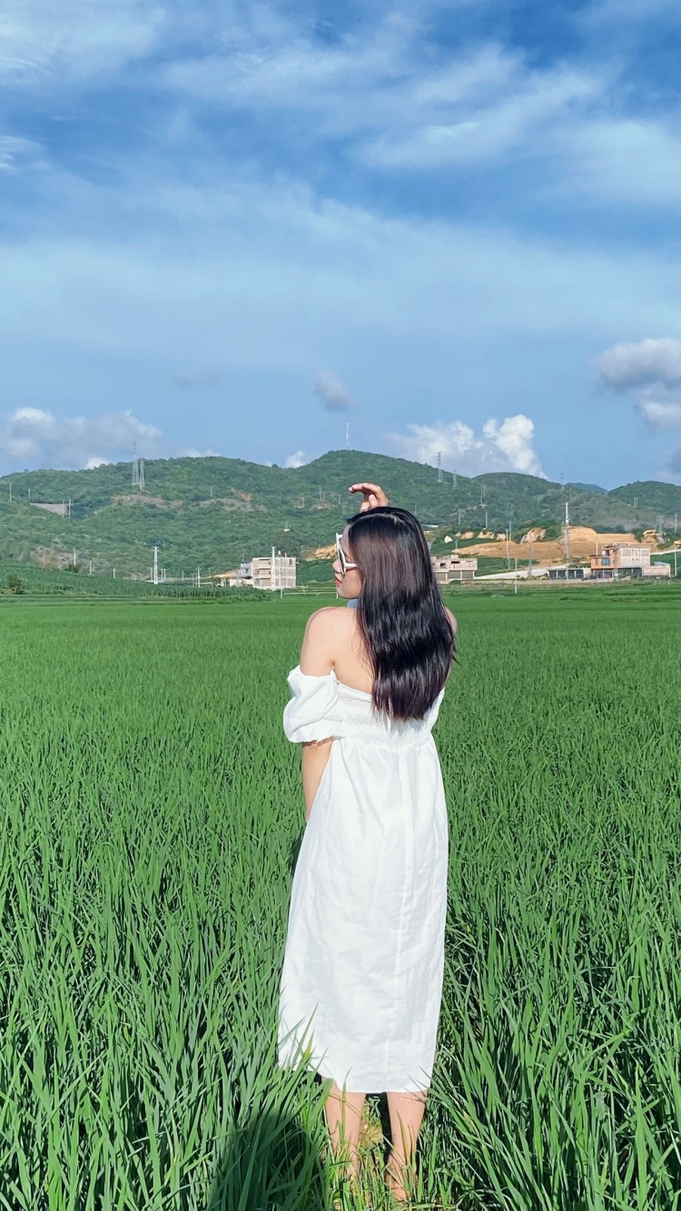 音-云南省·文山壮族苗族自治州·文山市-快手/抖音/微博/某红薯-本身身高：160cm
体重：100g
爱好：喜欢拍照📷
可接衣服 饰品 包包 日用品等
可以尝试多种风格