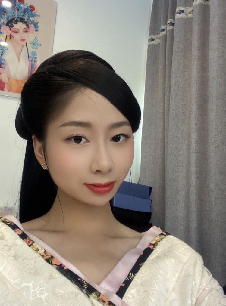 Lynn-浙江省·绍兴市·越城区--接寄拍送拍,本人喜欢穿搭拍照,会化妆、会p图,在快手等平台发布穿搭类作品,有衣服饰品商家可以找我哦,出图质量高、速度快!