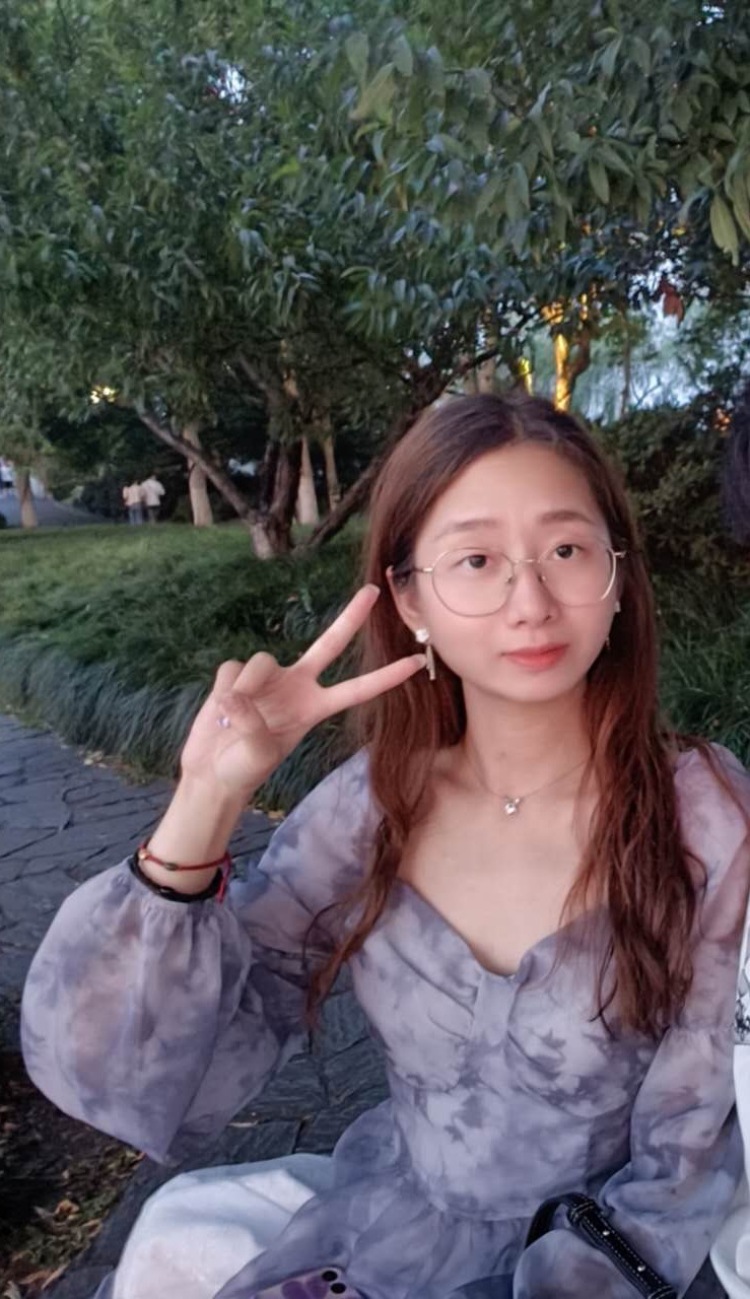 Lynn-浙江省·绍兴市·越城区--接寄拍送拍,本人喜欢穿搭拍照,会化妆、会p图,在快手等平台发布穿搭类作品,有衣服饰品商家可以找我哦,出图质量高、速度快!