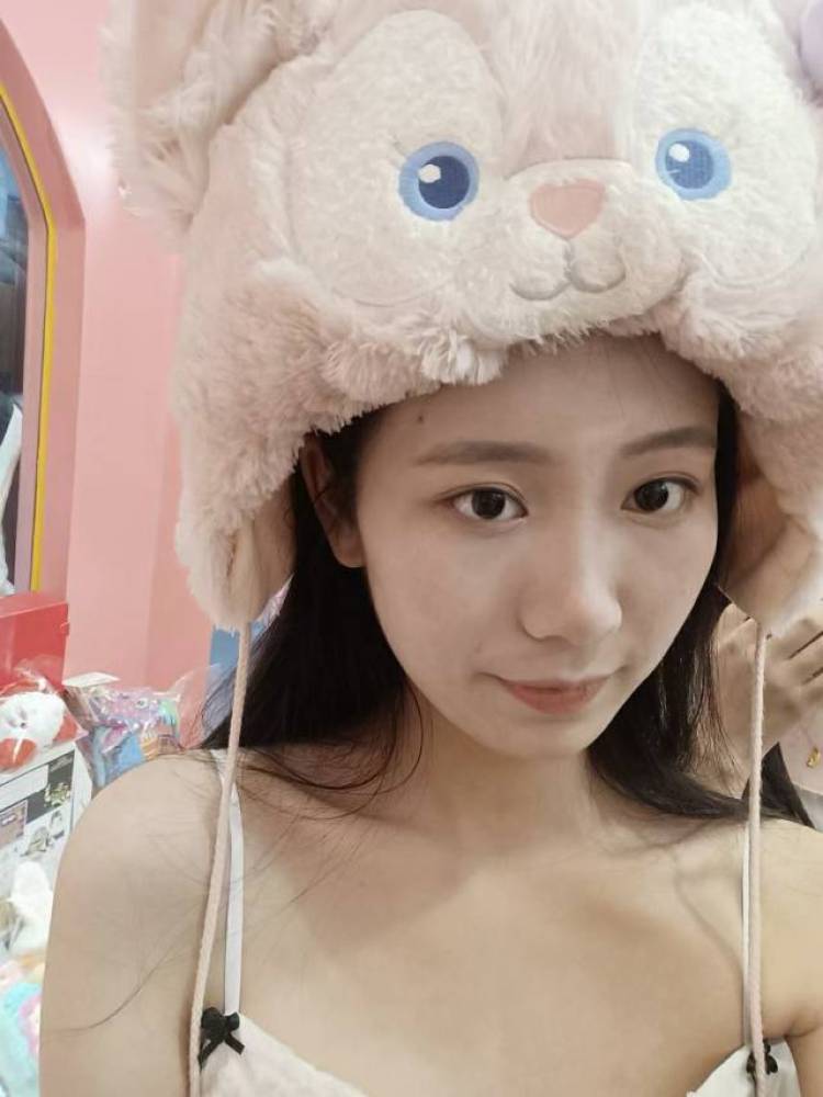 Dot-湖南省·益阳市·南县--喜欢拍照 可以接受协商 拍衣服 包 化妆品 饰品都可以 价格30-200都可以 平时比较喜欢拍各种各样的衣服 还没有接单就要交钱的勿扰