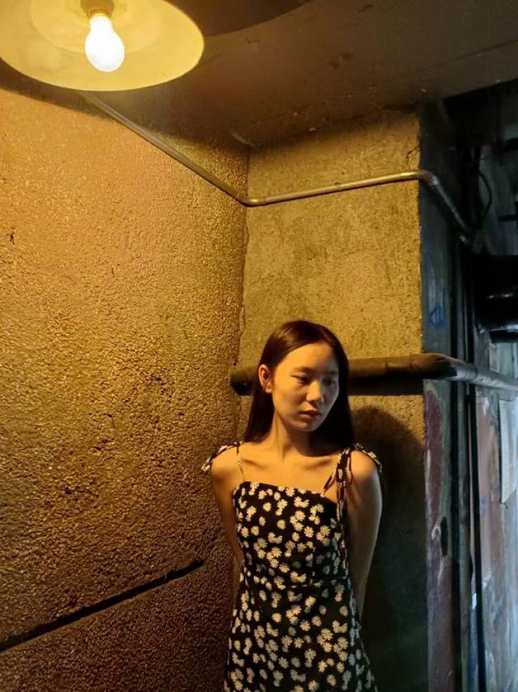 Dot-湖南省·益阳市·南县--喜欢拍照 可以接受协商 拍衣服 包 化妆品 饰品都可以 价格30-200都可以 平时比较喜欢拍各种各样的衣服 还没有接单就要交钱的勿扰