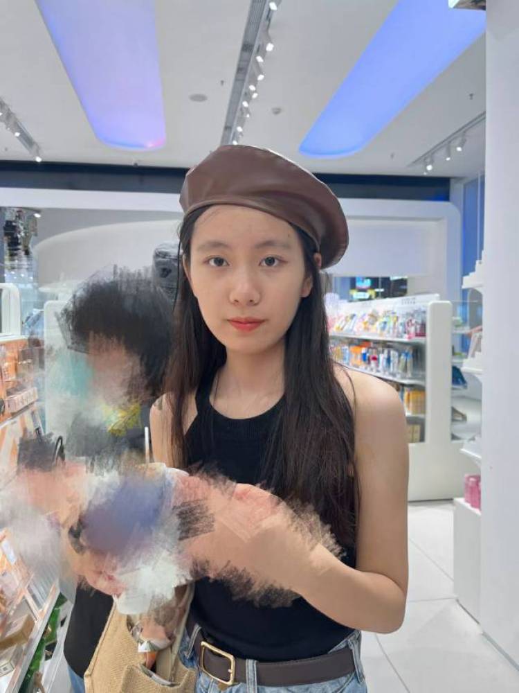 Dot-湖南省·益阳市·南县--喜欢拍照 可以接受协商 拍衣服 包 化妆品 饰品都可以 价格30-200都可以 平时比较喜欢拍各种各样的衣服 还没有接单就要交钱的勿扰