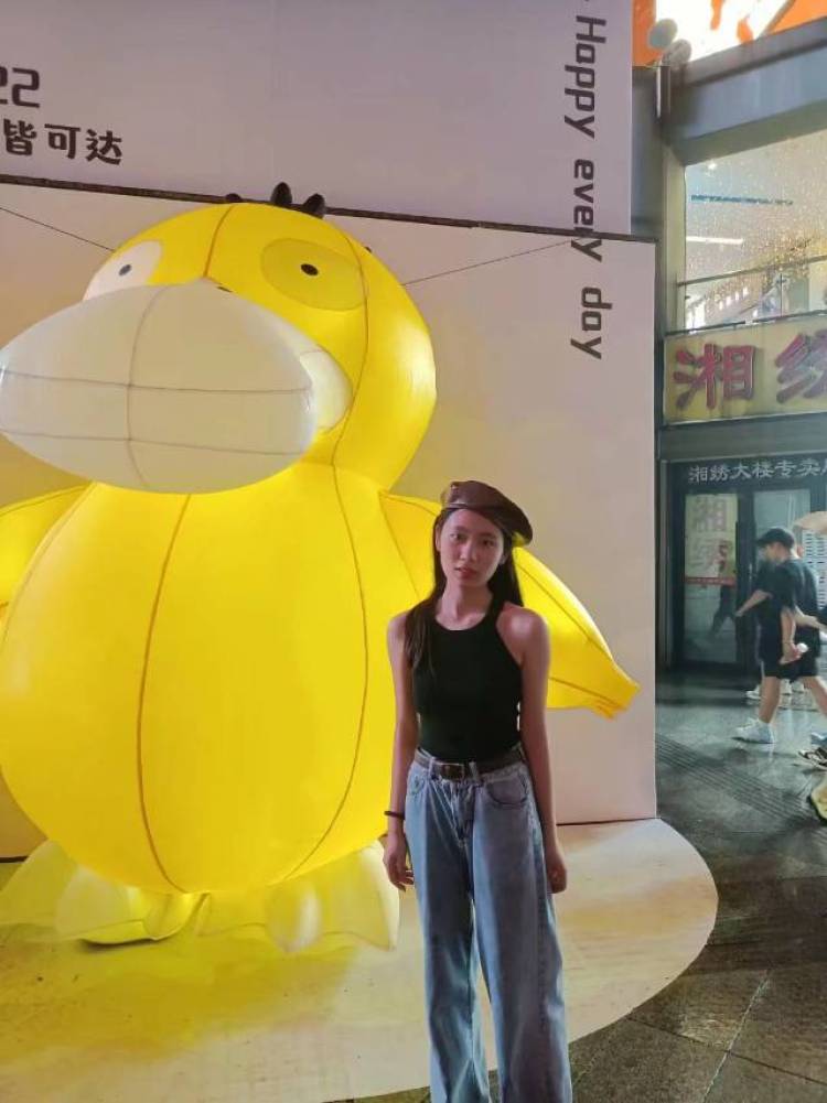 Dot-湖南省·益阳市·南县--喜欢拍照 可以接受协商 拍衣服 包 化妆品 饰品都可以 价格30-200都可以 平时比较喜欢拍各种各样的衣服 还没有接单就要交钱的勿扰
