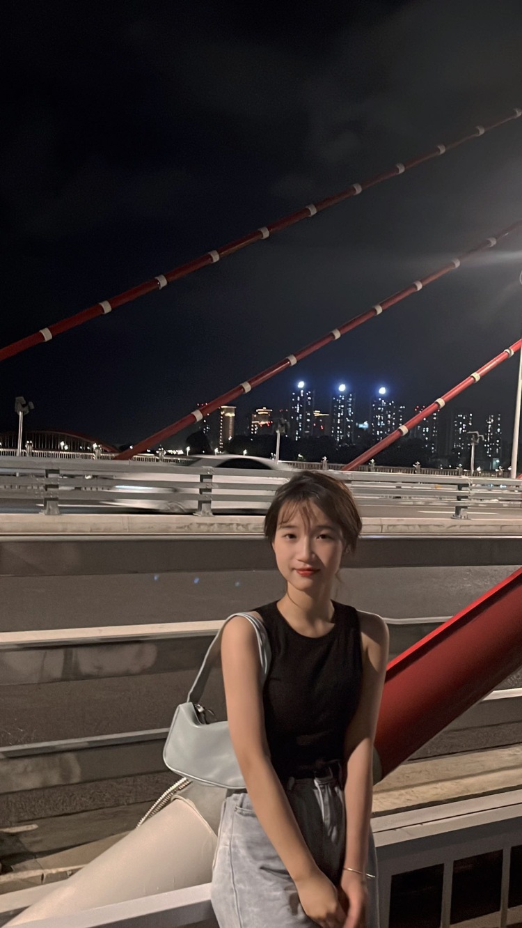 c崽崽c-福建省·漳州市·龙文区--准大学生,美术生,平常喜欢探店拍摄,可接约拍,寄拍等,拍摄风格可多样,可接服装鞋饰饰品包包等多种。