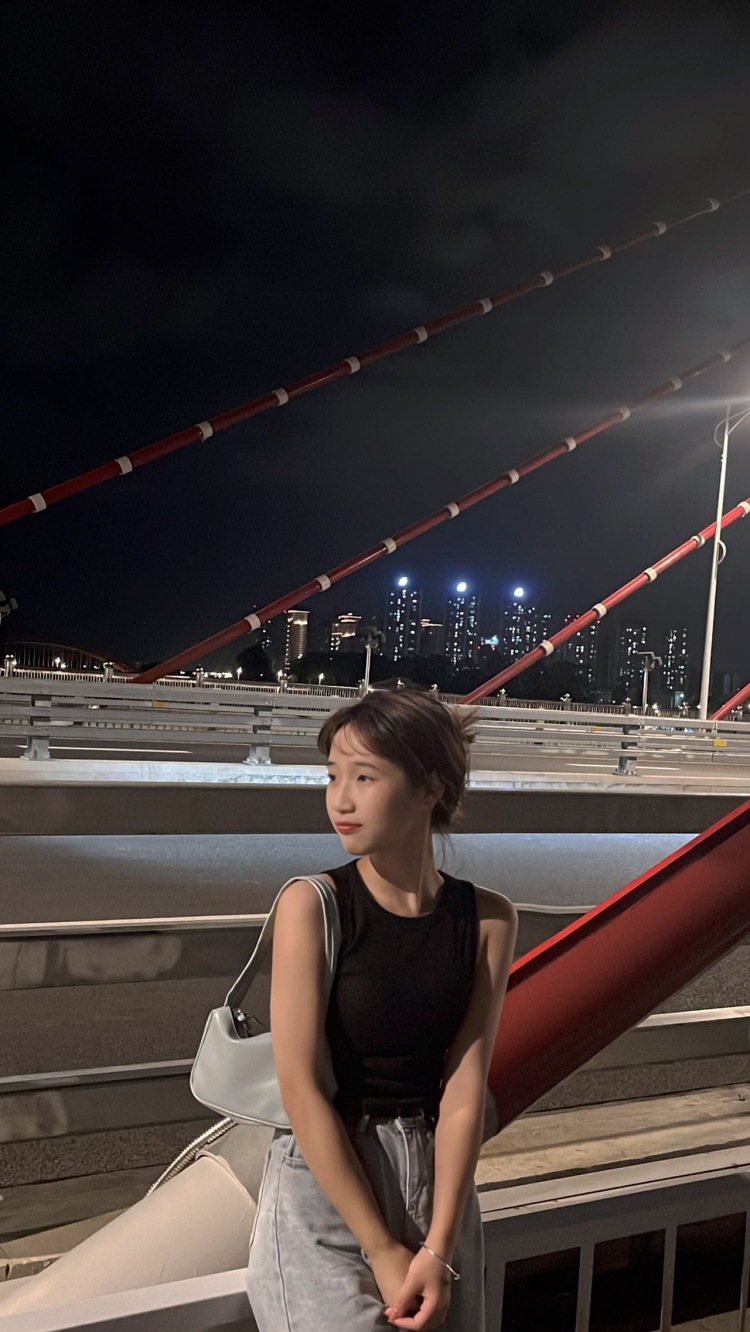 c崽崽c-福建省·漳州市·龙文区--准大学生,美术生,平常喜欢探店拍摄,可接约拍,寄拍等,拍摄风格可多样,可接服装鞋饰饰品包包等多种。