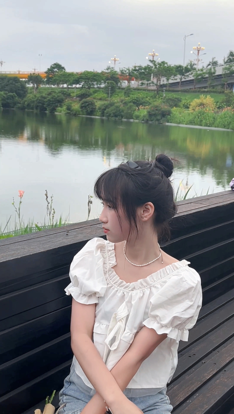 c崽崽c-福建省·漳州市·龙文区--准大学生,美术生,平常喜欢探店拍摄,可接约拍,寄拍等,拍摄风格可多样,可接服装鞋饰饰品包包等多种。