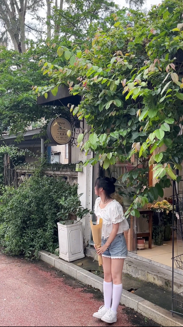 c崽崽c-福建省·漳州市·龙文区--准大学生,美术生,平常喜欢探店拍摄,可接约拍,寄拍等,拍摄风格可多样,可接服装鞋饰饰品包包等多种。