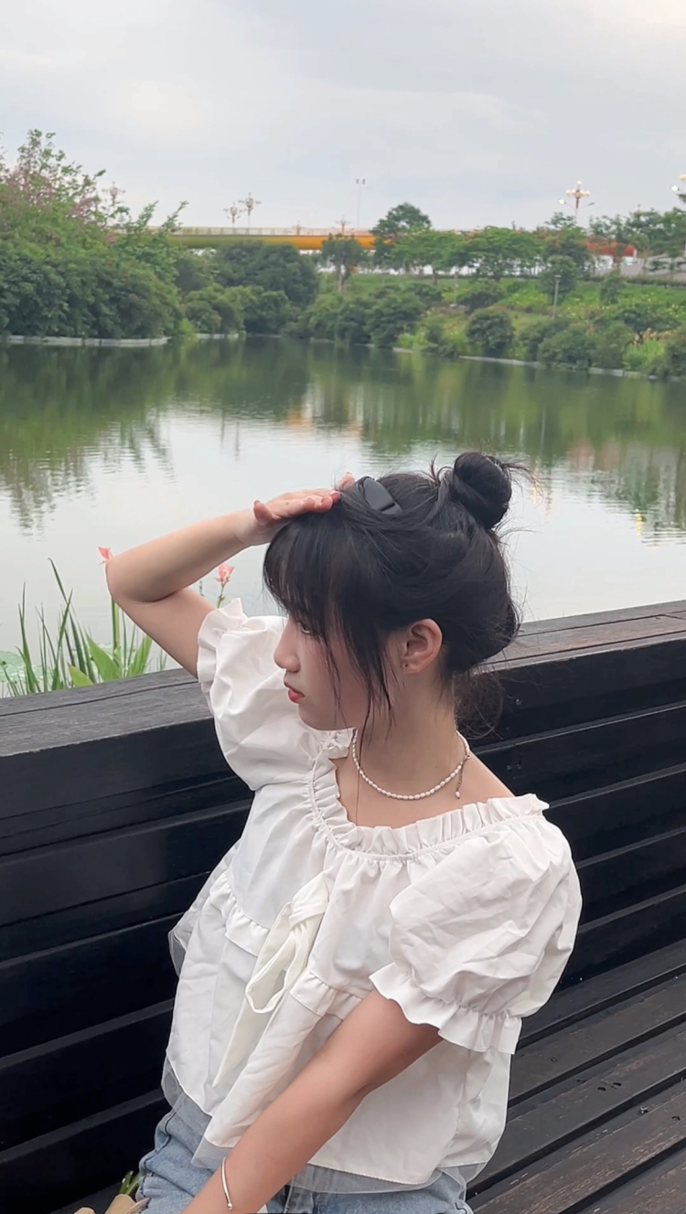 c崽崽c-福建省·漳州市·龙文区--准大学生，美术生，平常喜欢探店拍摄，可接约拍，寄拍等，拍摄风格可多样，可接服装鞋饰饰品包包等多种。