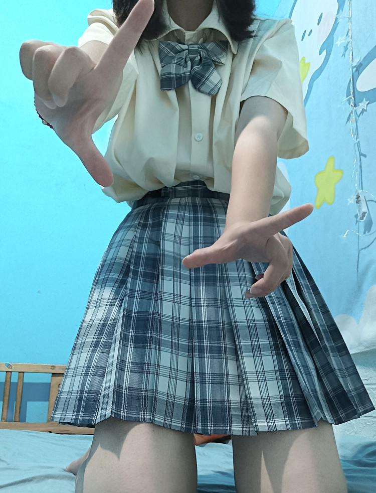 七-河南省·商丘市·虞城县--学生党一枚，喜欢拍照会修图，主要走可爱风路线，可以接寄拍费用老板说，
