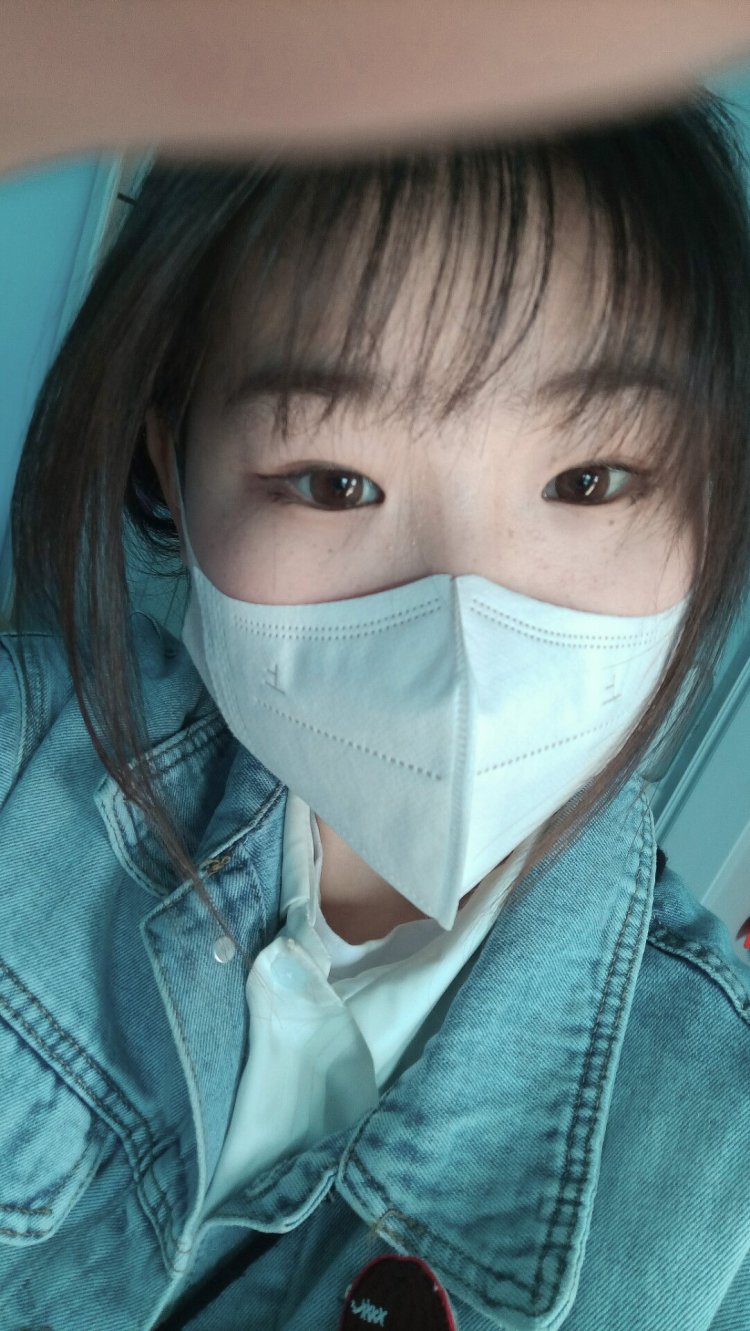 七-河南省·商丘市·虞城县--学生党一枚，喜欢拍照会修图，主要走可爱风路线，可以接寄拍费用老板说，