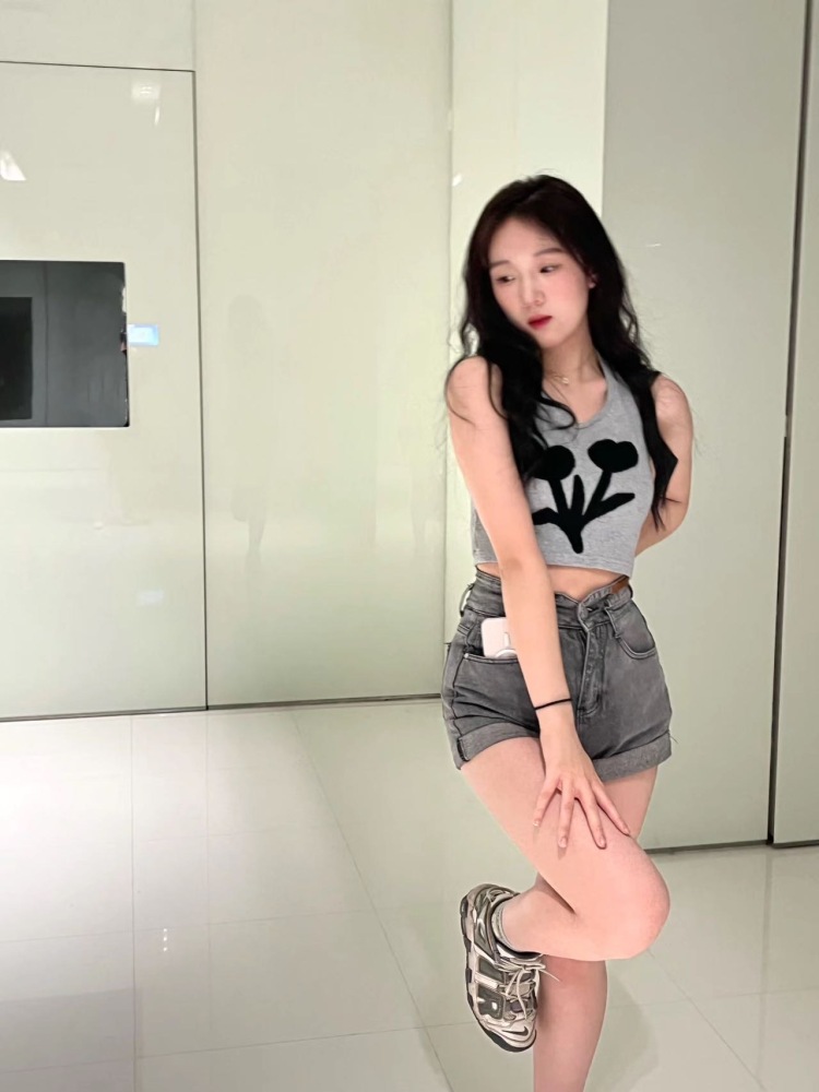 Zz.-湖南省·长沙市·天心区--会化妆接寄拍衣服饰品都可以
风格多样 不脱图 tp pdd都可以
身高171
体重58
