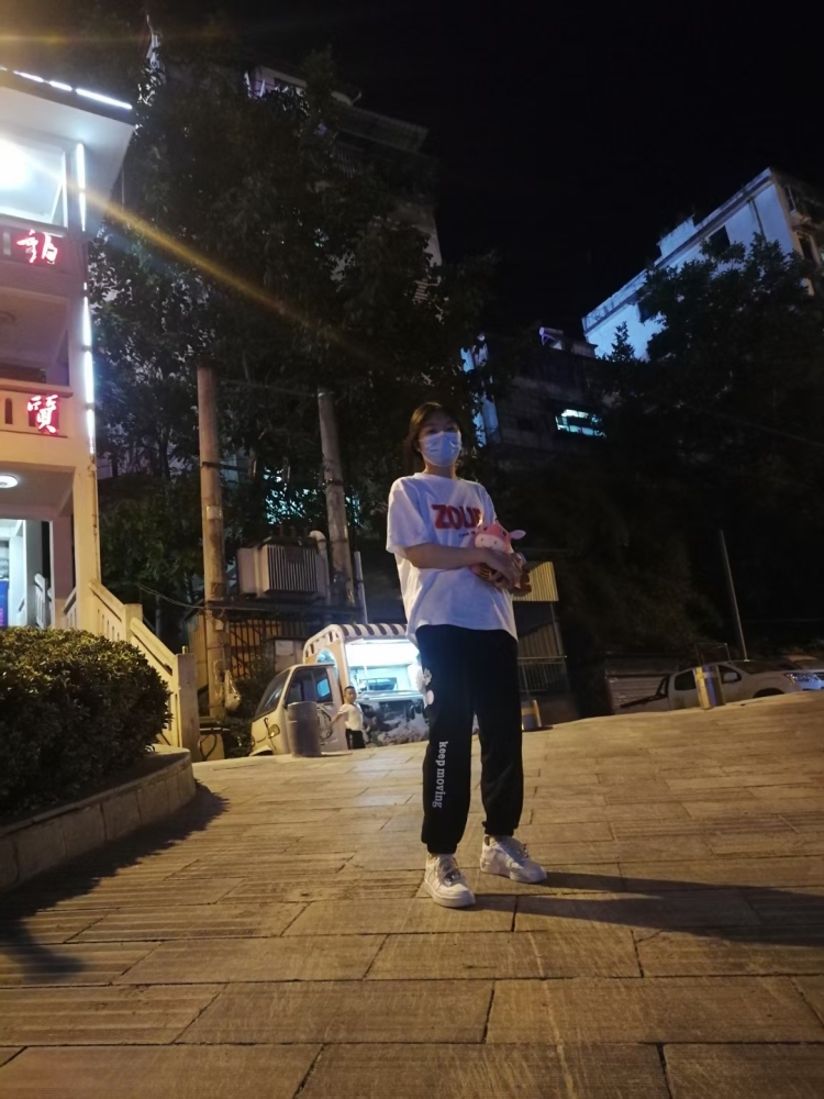 'Fine²-湖北省·省直辖县级行政区划·神农架林区--喜欢拍照and穿搭 在校有多次主持经历 音乐生🎵 会剪辑视频