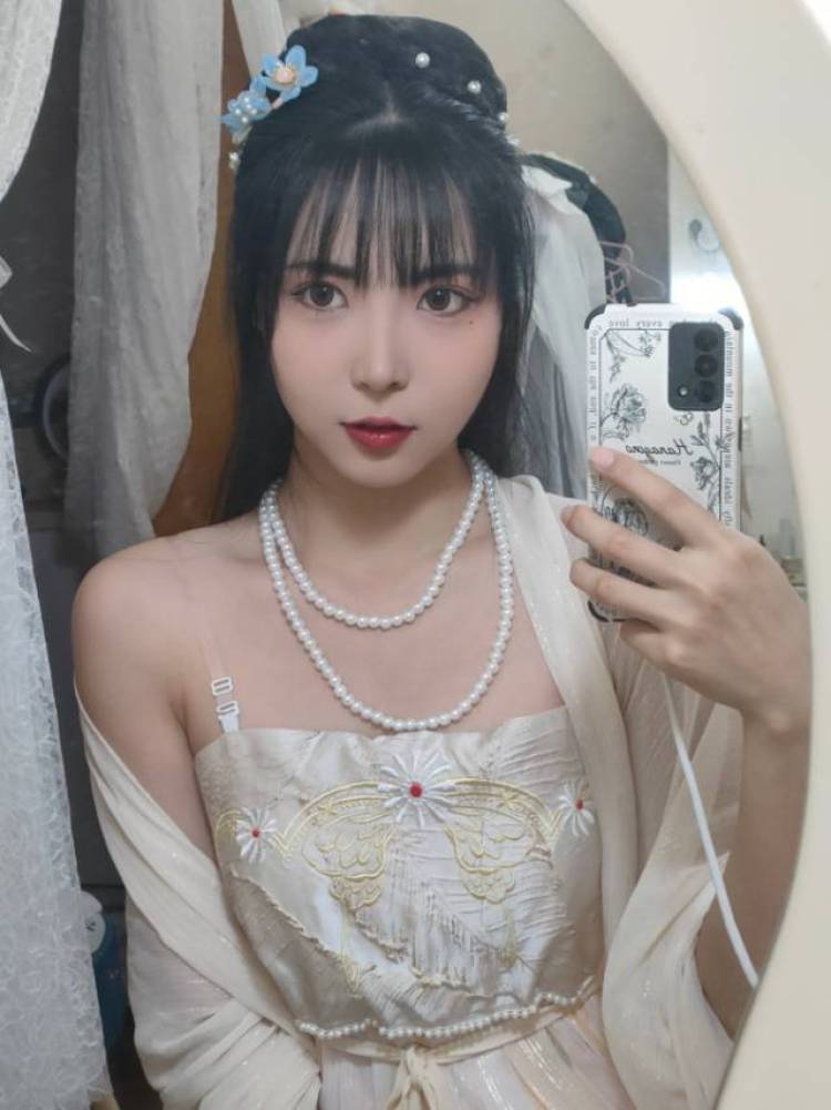 美女子张三-浙江省·杭州市·萧山区-抖音 b站-买家秀出图快,对镜,自拍,半身,全身,家里拍摄有补光设备,会认真妆造,外拍会稍微贵一点点