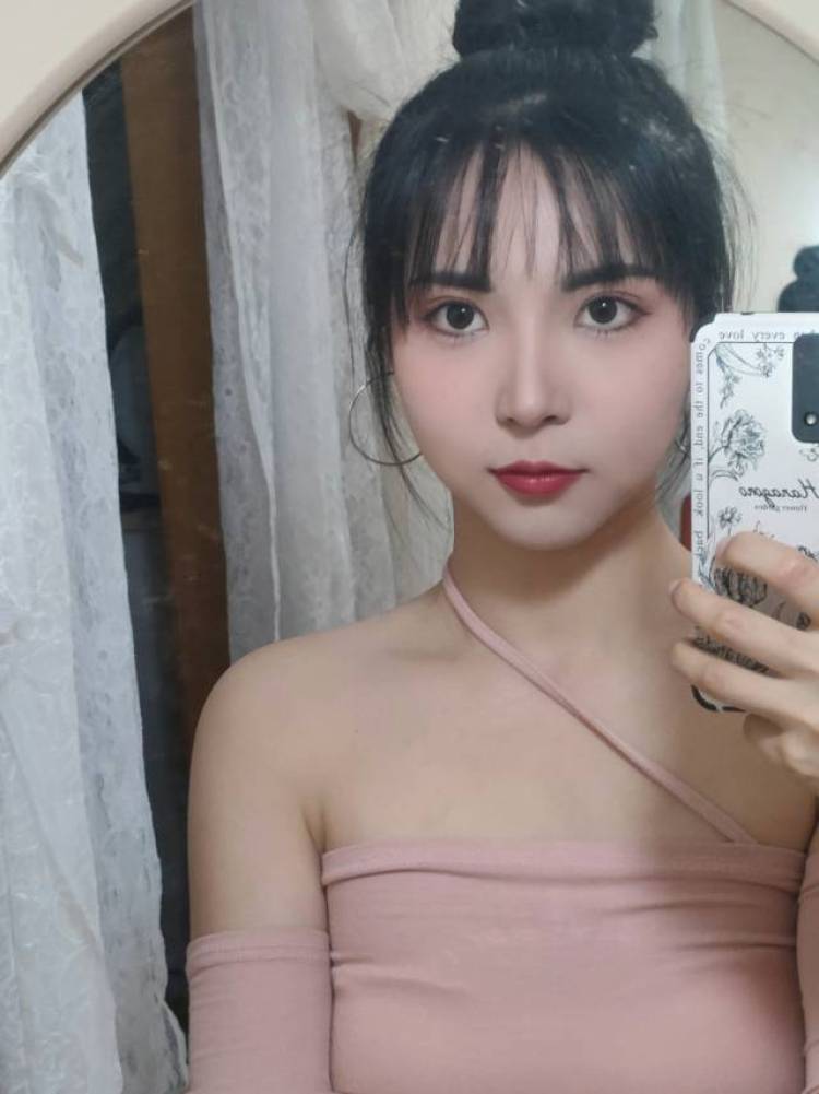 美女子张三-浙江省·杭州市·萧山区-抖音 b站-买家秀出图快,对镜,自拍,半身,全身,家里拍摄有补光设备,会认真妆造,外拍会稍微贵一点点