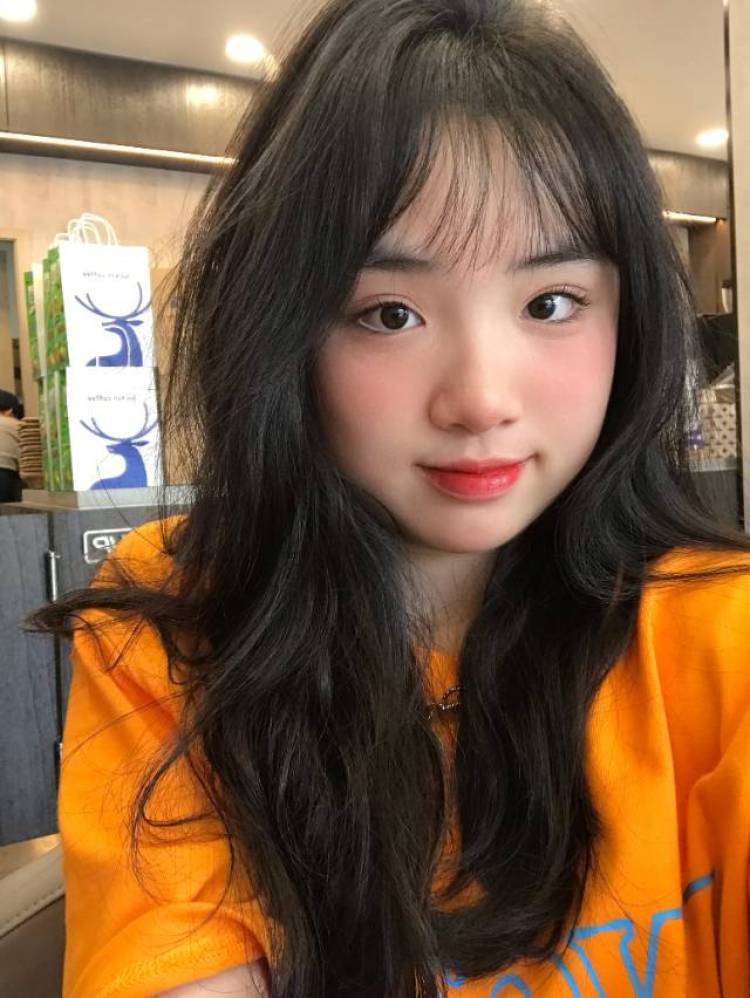 晚晚-江西省·上饶市·婺源县-抖音-160cm,80g,买家秀,有爵士舞基础,抖音创作舞蹈视频,经常探店打卡,下图是我打卡瑞幸自拍