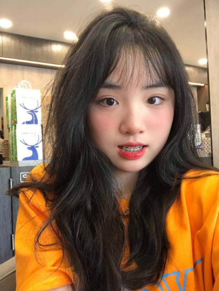 晚晚-江西省·上饶市·婺源县-抖音-160cm,80g,买家秀,有爵士舞基础,抖音创作舞蹈视频,经常探店打卡,下图是我打卡瑞幸自拍