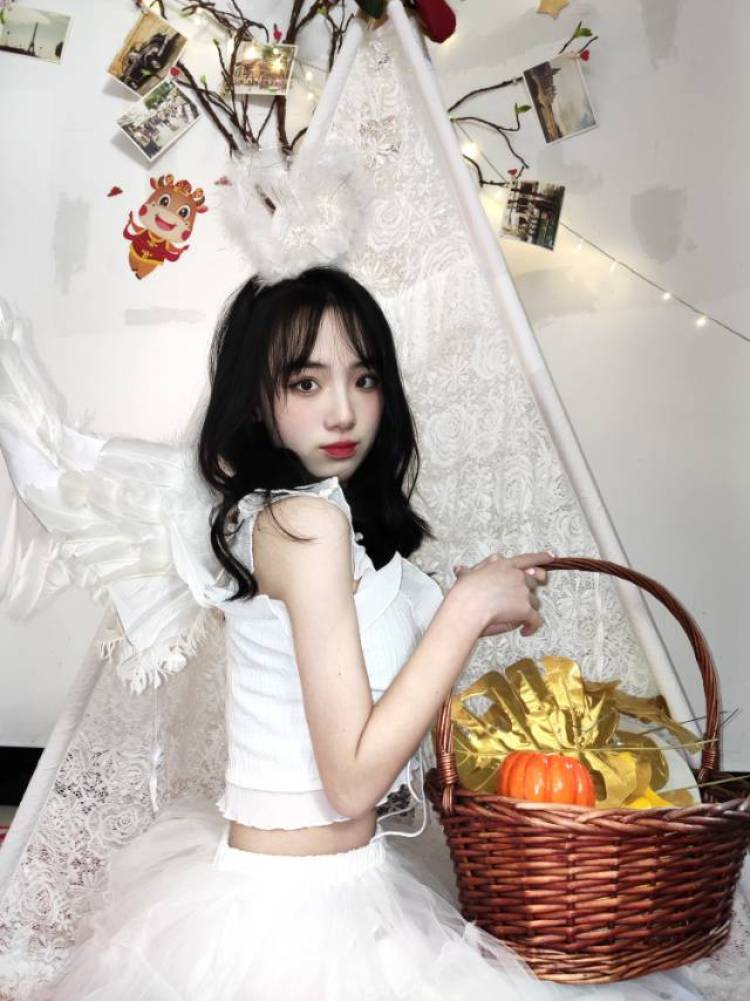 晚晚-江西省·上饶市·婺源县-抖音-160cm,80g,买家秀,有爵士舞基础,抖音创作舞蹈视频,经常探店打卡,下图是我的一组自拍馆自拍