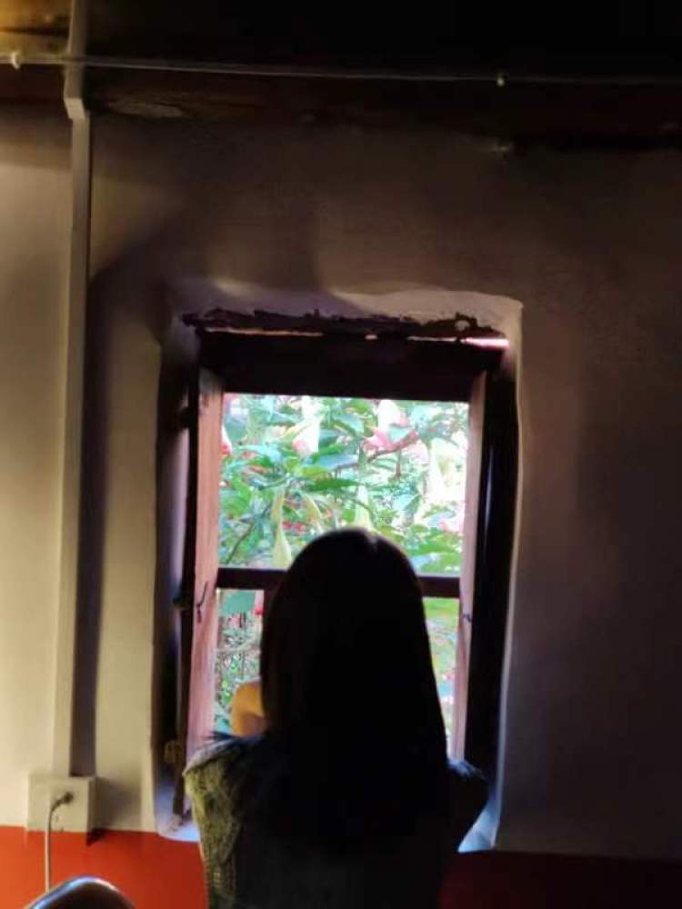 柠-云南省·昆明市·呈贡区--我很喜欢拍照,我的特长是跳舞,想锻炼一下自己就想去尝试寄拍,我也很喜欢旅游,现在在云南玩,这里风景很美很适合拍照