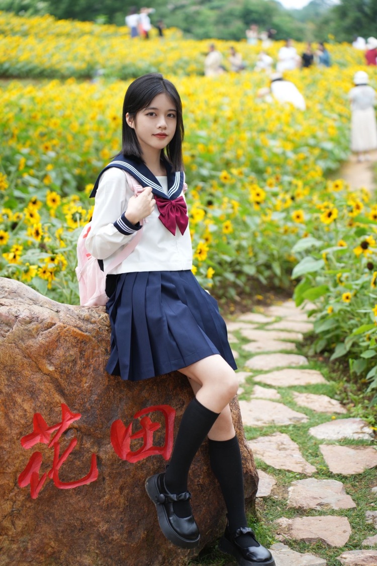 六花-广西壮族自治区·南宁市·西乡塘区-抖音微博快手-身高:160体重40kg,时间充裕,会拍照,会修图 会剪辑视频 买家秀