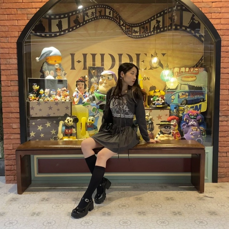 Quinn🦋-广东省·广州市·番禺区-抖音-探店打卡滴滴,以下图片为之前去过这里的网红咖啡店例子。超熟悉手机p图,出图快,照片有质感(因为都是原相机拍再p,所以很有质感不会磨皮磨到五官“融化”)