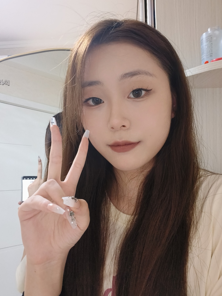 ㅤ· L ·-山东省·泰安市·泰山区-yin95385491-喜欢拍照,可以接寄拍,玩抖音,日常分享穿搭,素人模特,163 46kg 拍照很认真奥,希望可以接寄拍,也希望拍出好看的穿搭