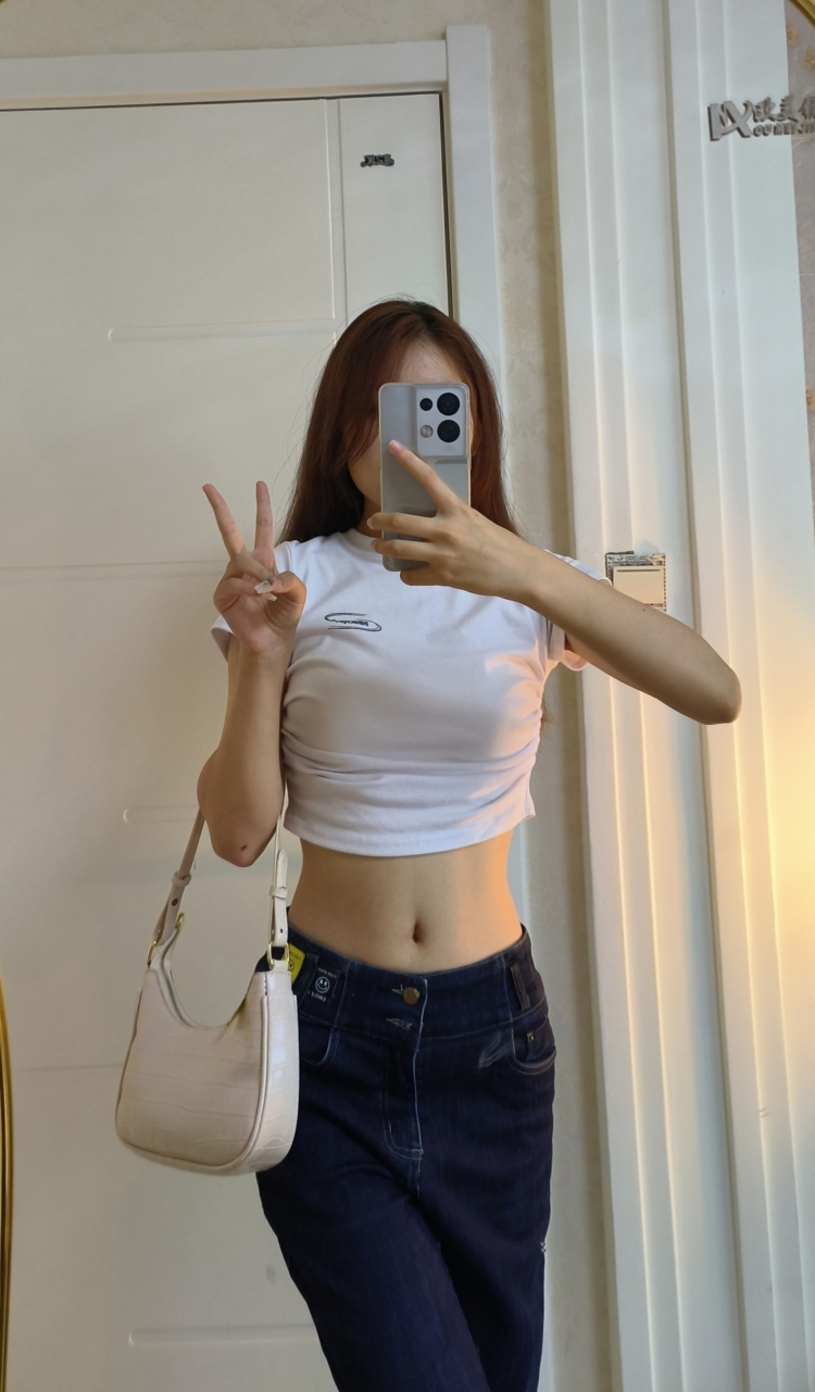 ㅤ· L ·-山东省·泰安市·泰山区-yin95385491-喜欢拍照,可以接寄拍,玩抖音,日常分享穿搭,素人模特,163 46kg 拍照很认真奥,希望可以接寄拍,也希望拍出好看的穿搭