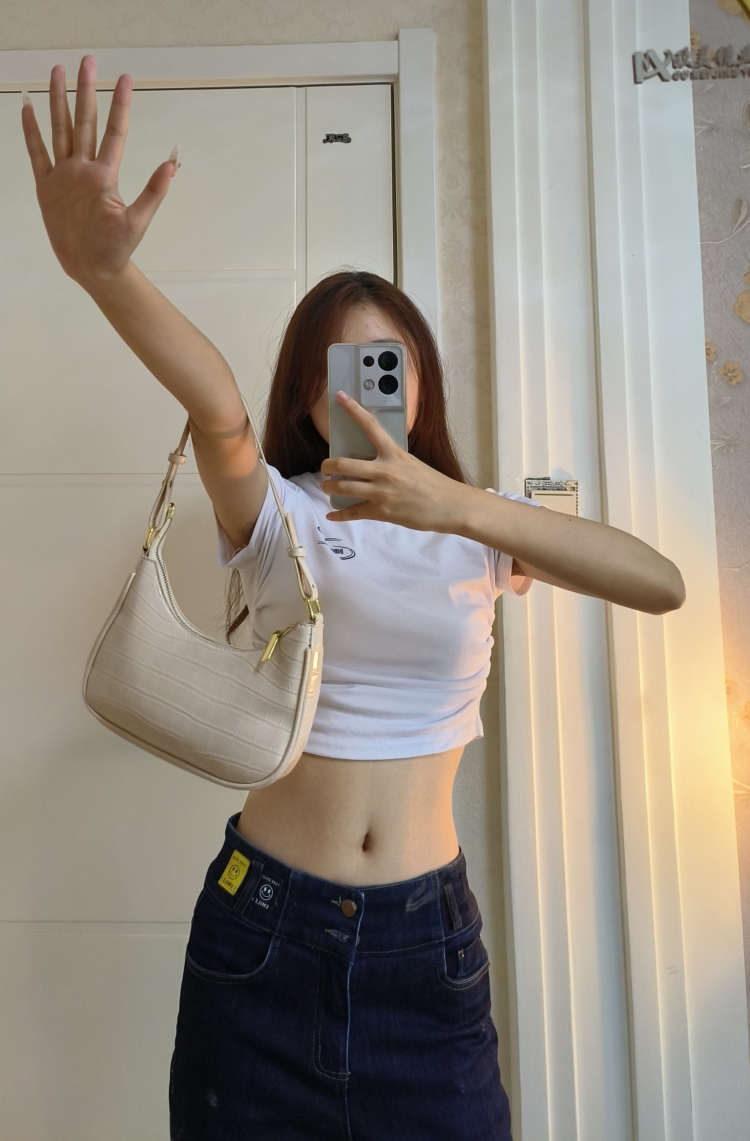 ㅤ· L ·-山东省·泰安市·泰山区-yin95385491-喜欢拍照,可以接寄拍,玩抖音,日常分享穿搭,素人模特,163 46kg 拍照很认真奥,希望可以接寄拍,也希望拍出好看的穿搭