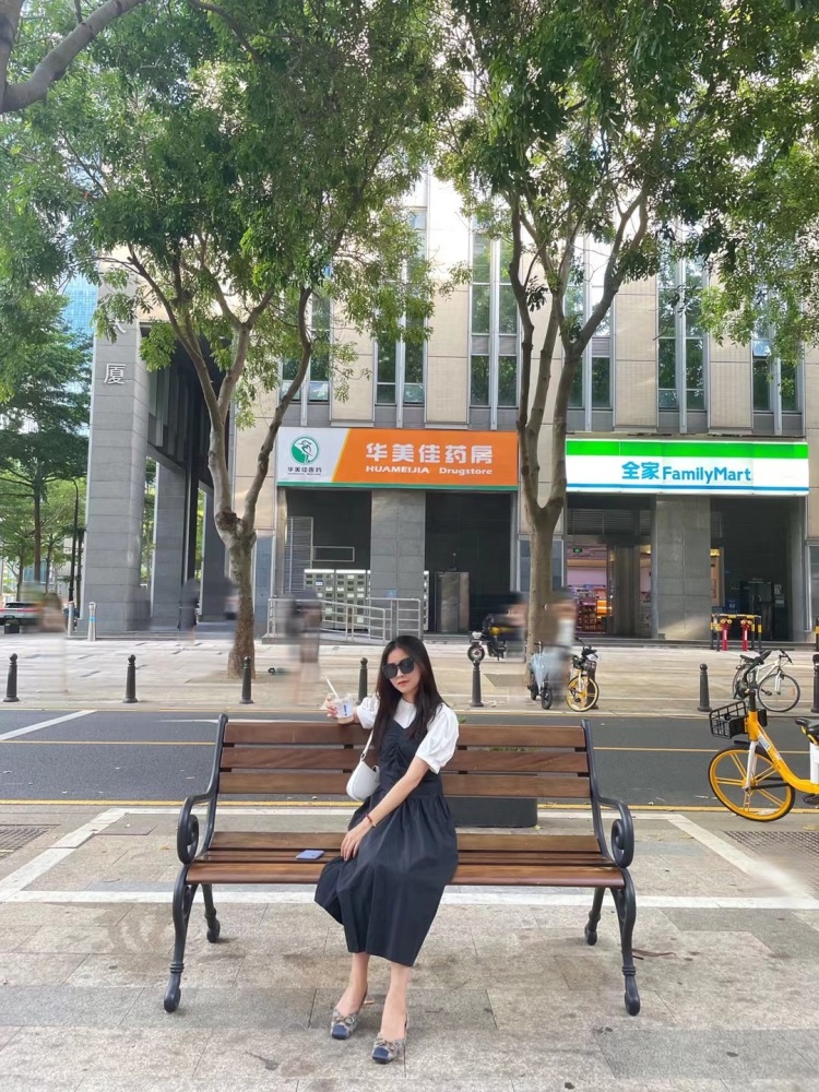Girl👧-广东省·深圳市·罗湖区-抖音 快手-本人喜欢探店打卡拍照 身高154体重82 长期接寄拍卖家秀 审美好 接寄拍请找我