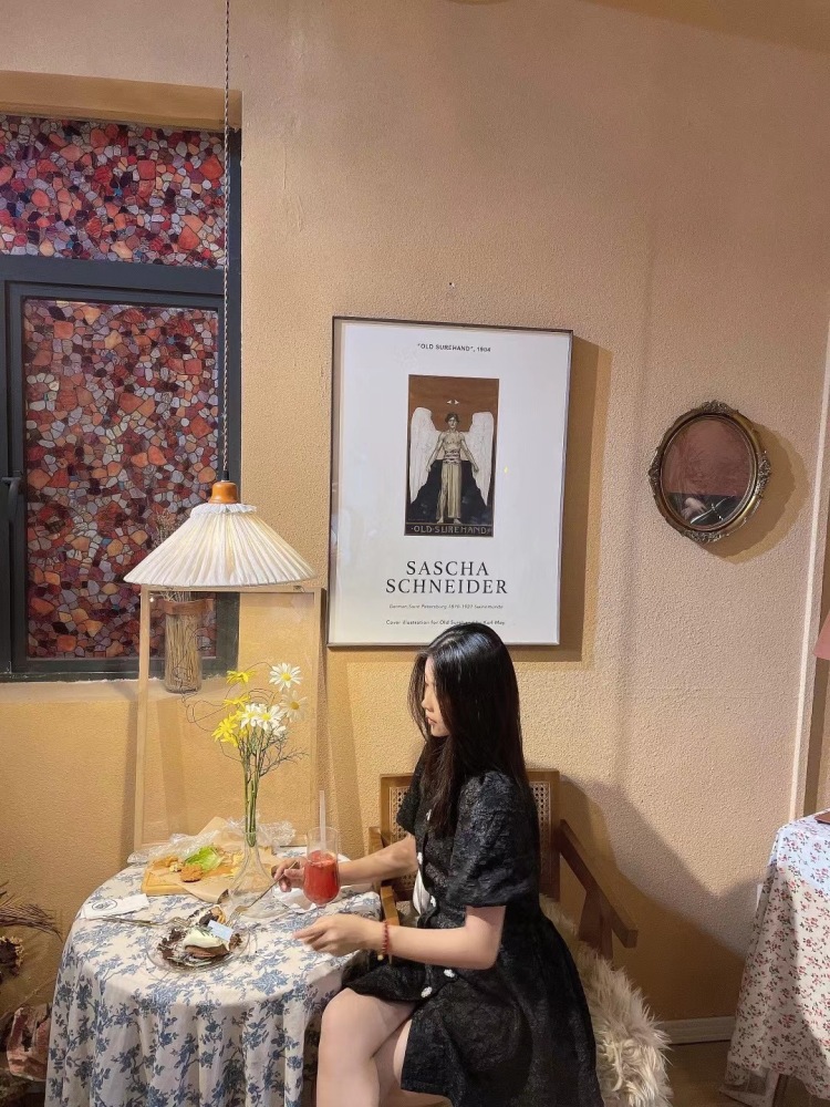Girl👧-广东省·深圳市·罗湖区-抖音 快手-本人喜欢探店打卡拍照 身高154体重82 长期接寄拍卖家秀 审美好 接寄拍请找我