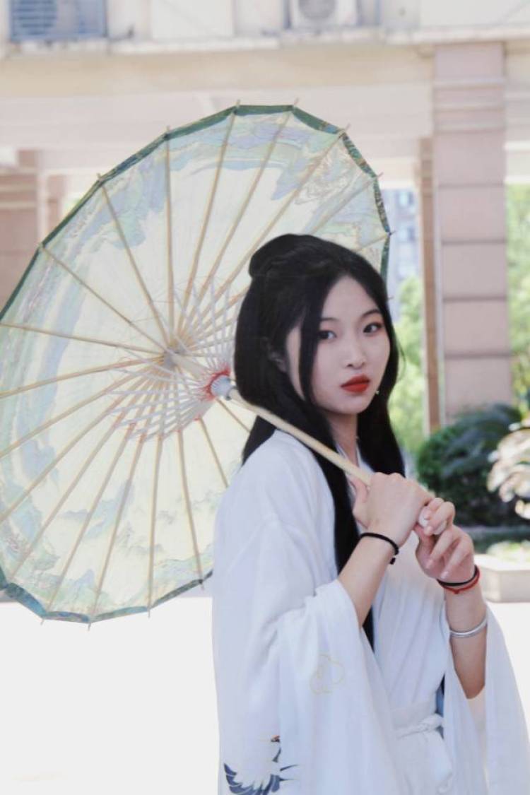 李好-湖北省·襄阳市·襄州区-抖音 微博 某红薯-会拍照 p图 身高170 体重104 服装设计专业艺术生 对服装有一定了解 可接寄拍 开箱种草