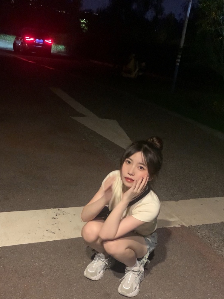 不可爱的萌-江苏省·南通市·崇川区-抖音-身高158,体重82斤,可接寄拍,室外拍摄居多。
某音粉丝300+。