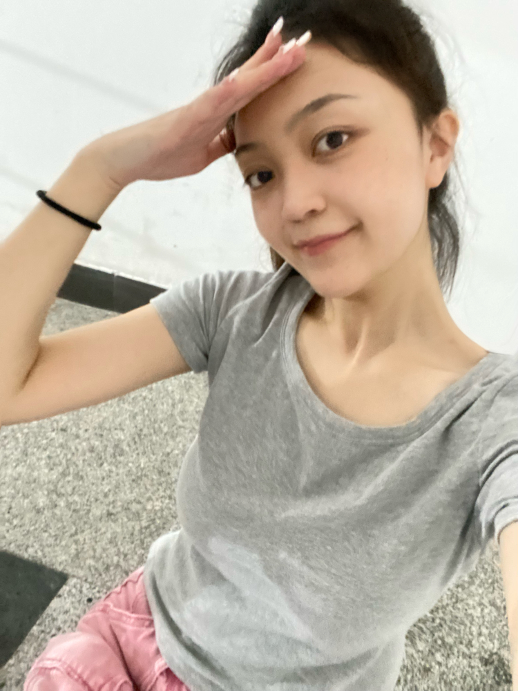 MWw-甘肃省·定西市·陇西县-微博,抖音-本人热爱化妆穿搭拍照,形象较好,有大量空闲时间进行接单,本人身高167cm,体重103斤,希望商家能给我这样一个机会!谢谢!