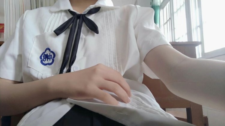 倾时-广东省·东莞市·虎门镇-快手-自我介绍一下:四肢健全,五官齐全,大小便正常,会自主呼吸,一天吃三顿,会使用智能手机,未来可期 长的过去 会拍照 p图也会一点 身材不错❤️