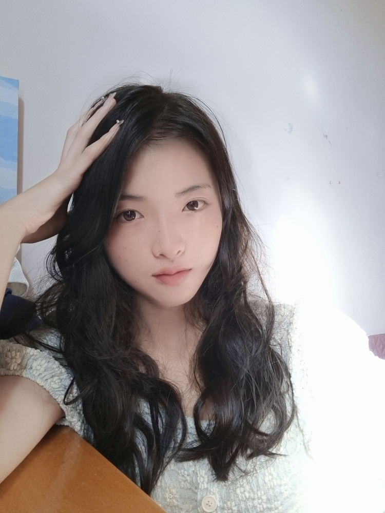 jiu-贵州省·黔西南布依族苗族自治州·兴义市-快手-大学生 会拍照 从小学习舞蹈喜欢跳舞 学习能力强